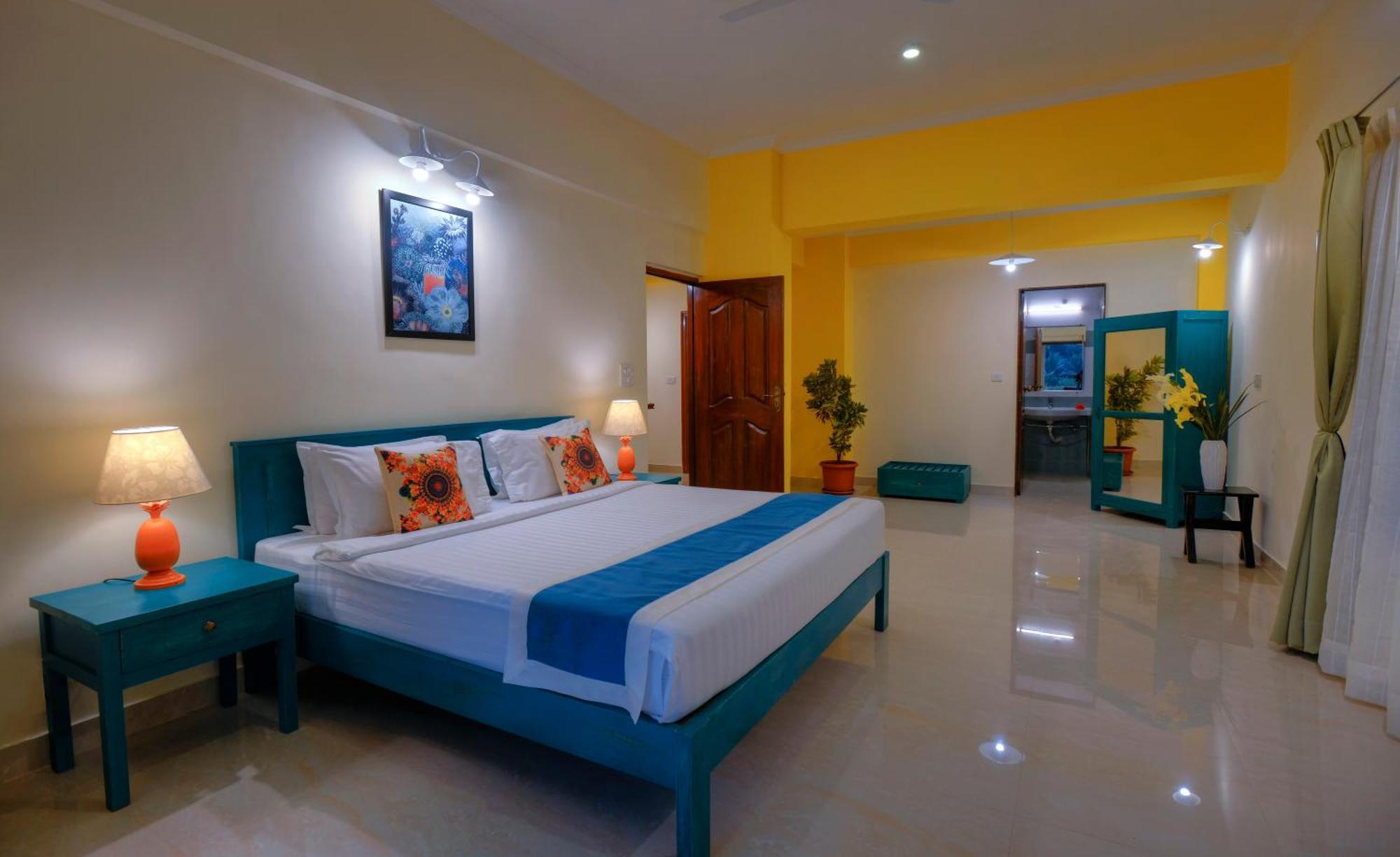 Villa Treehouse Blue & *