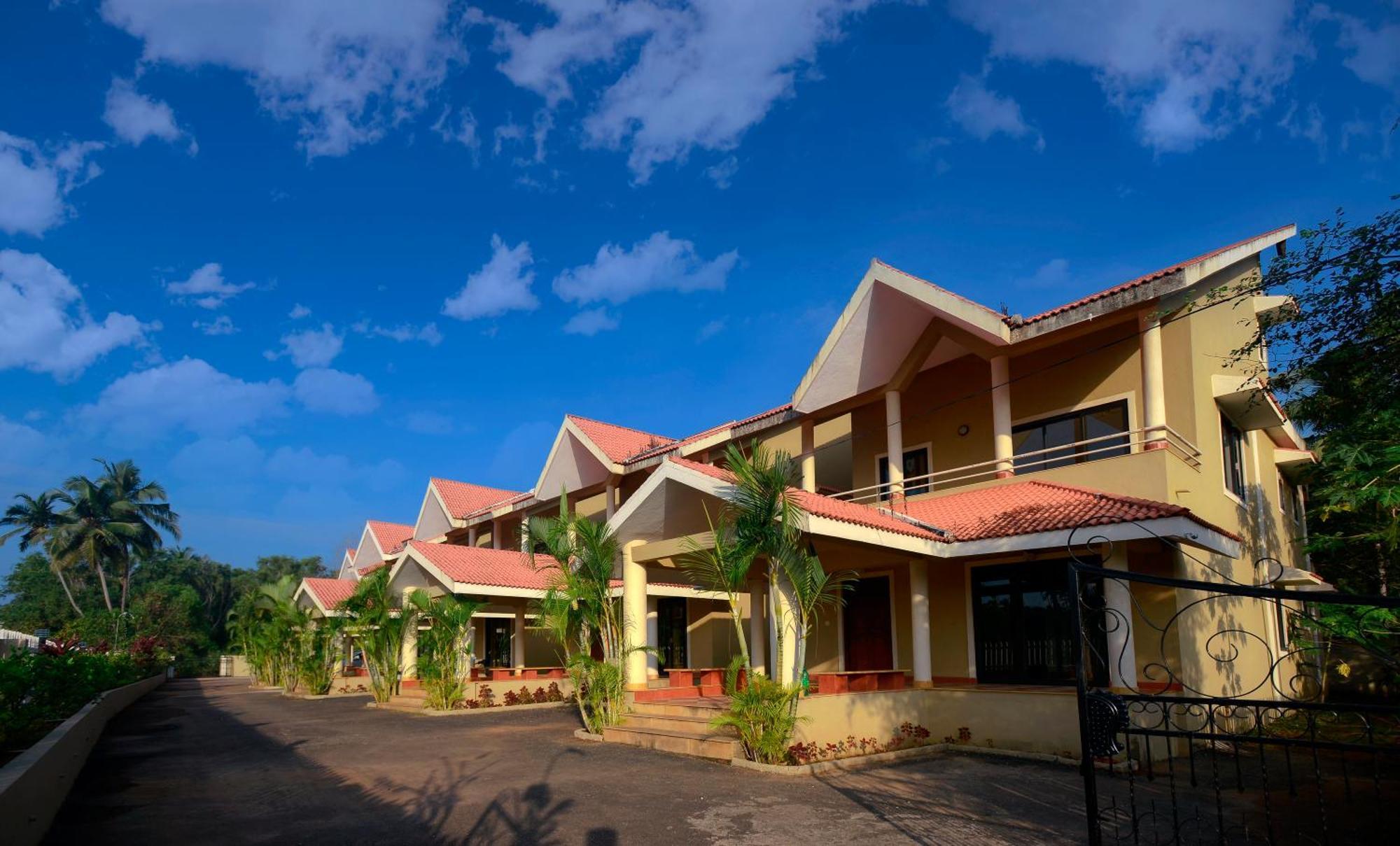 Villa Treehouse Blue & Colva